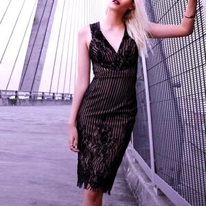 New! Ministry of Style Lace Midi Dress/Size:6